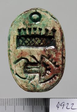 Skarabäus mit Namen des Königs Thutmosis III.