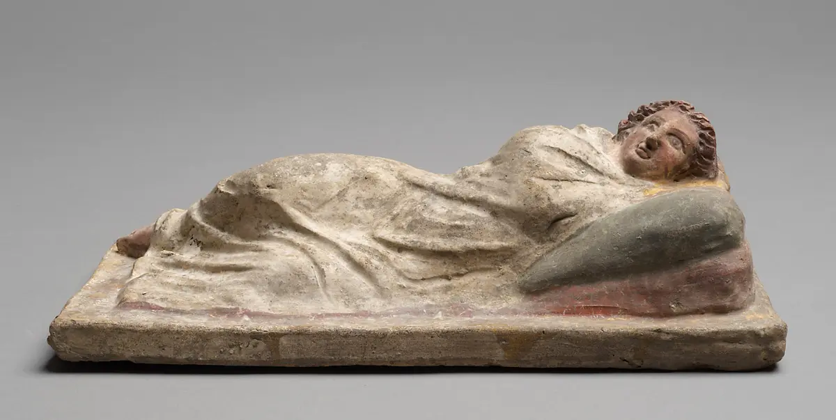 Aschenurne mit Deckel: Heros mit der Pflugschar; Deckel: liegende Frau