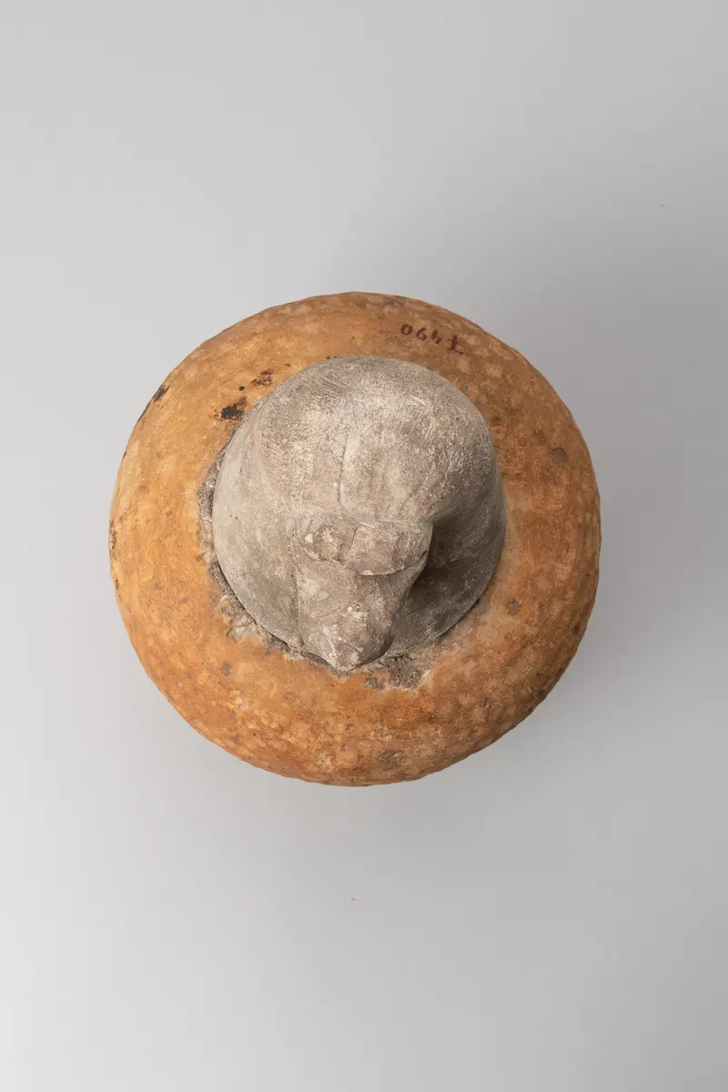 Kanope mit Deckel in Form eines Affenkopfes
