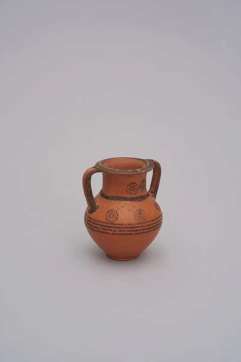 Amphoriskos der Black on red II (IV) Ware