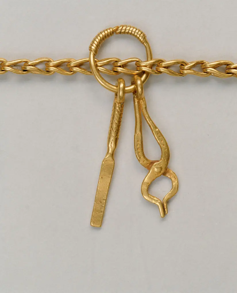 Goldkette mit 52 Anhängern