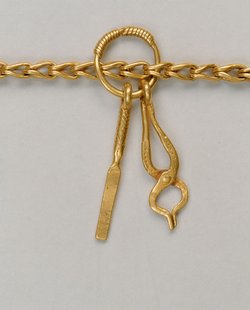 Goldkette mit 52 Anhängern