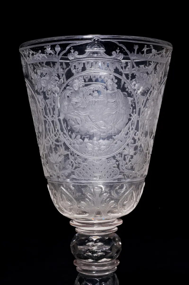 Pokal mit mythologischen Darstellungen