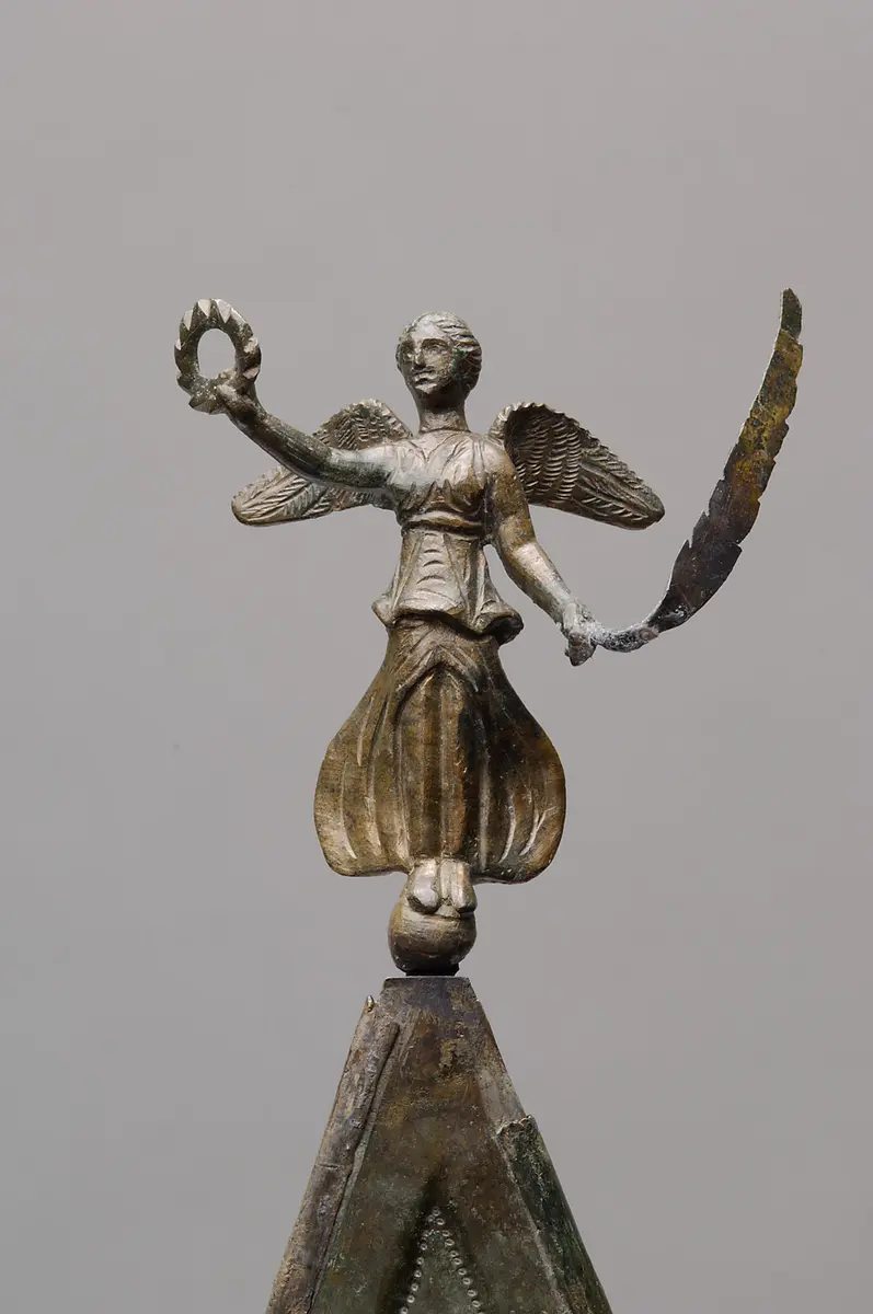 Doppelseitige Dreiecktafel: Jupiter Dolichenus, Juno Regina