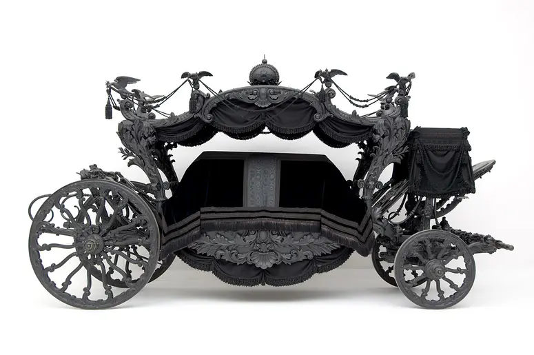 Schwarzer Leichenwagen