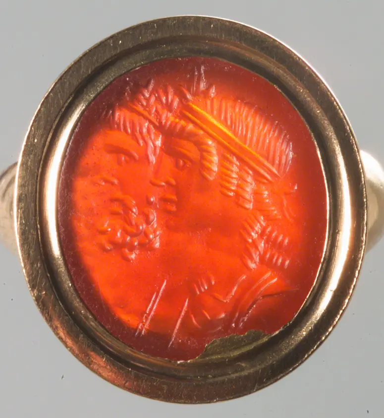 Büsten von Serapis und Isis