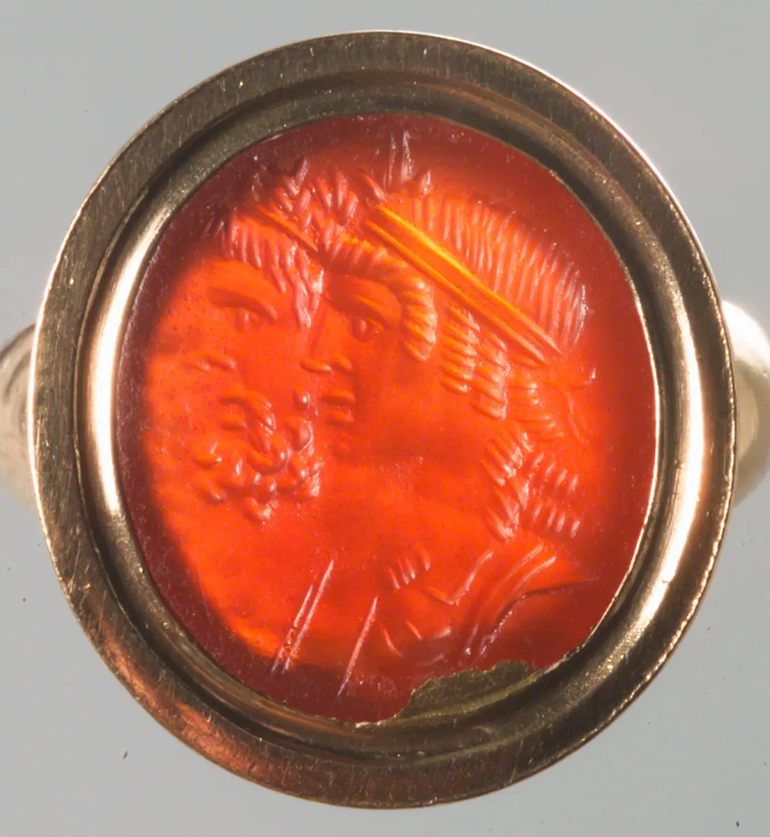 Büsten von Serapis und Isis