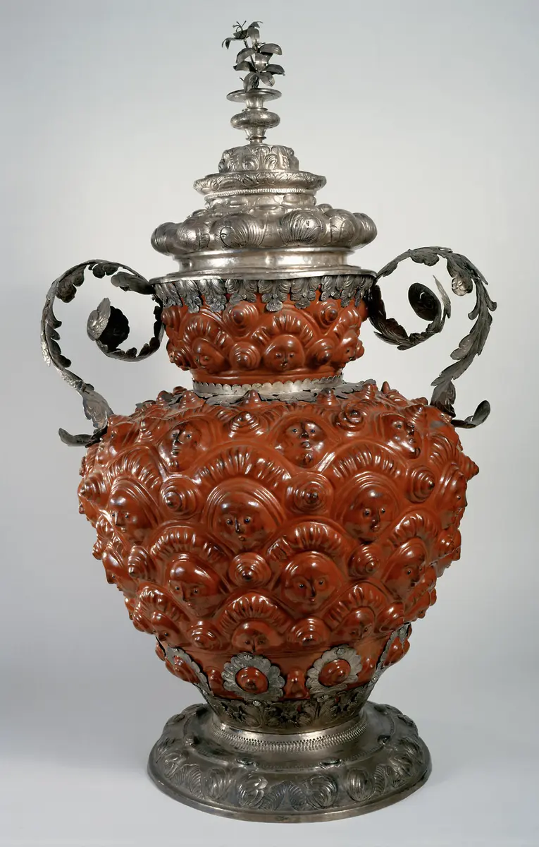 Zweihenkelige Vase aus Ton