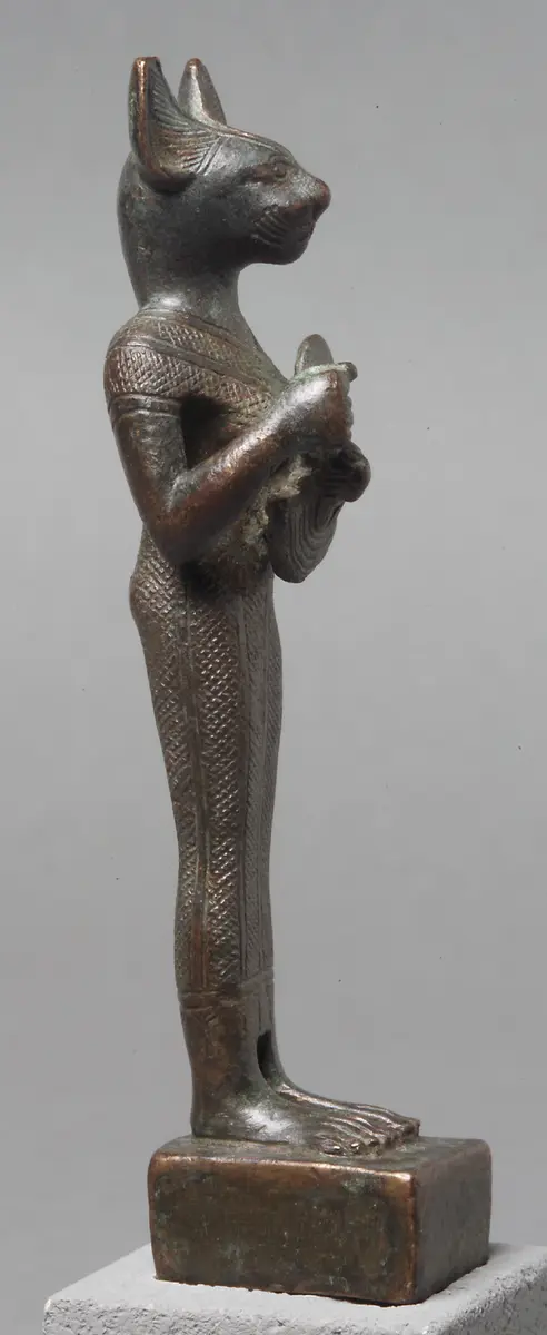 Göttin Bastet, stehend