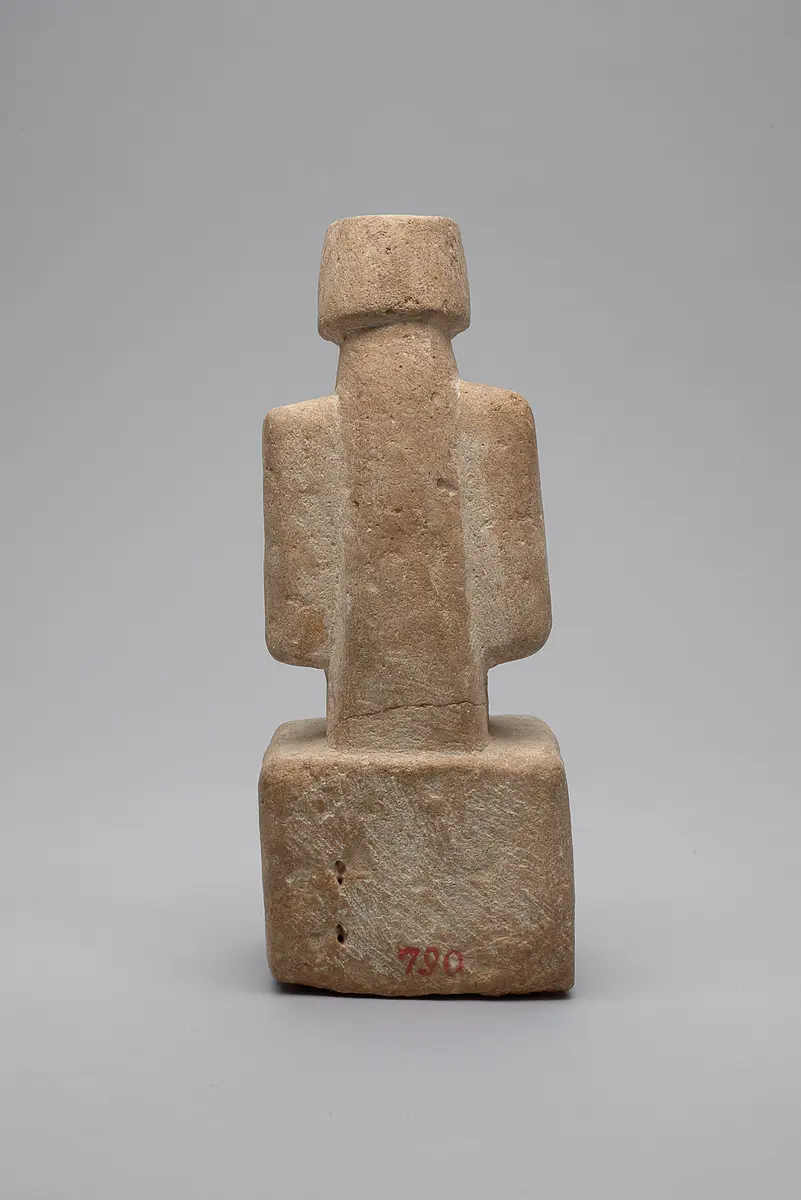 Figur einer sitzenden Frau