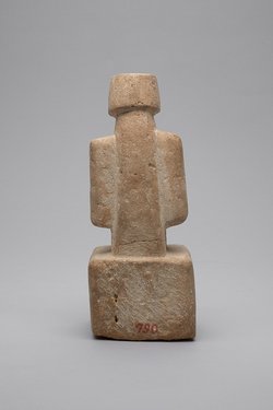Figur einer sitzenden Frau
