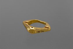 Fingerring mit Inschrift: DESIDERI VIVAS