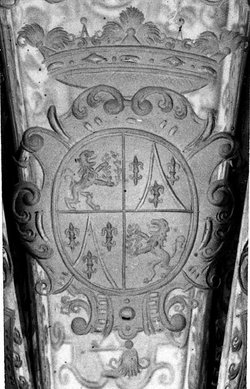 Kleiner Deckelpokal mit Wappen der Familie Bayerhüber und Allegorien