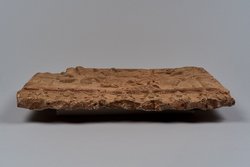 Aufsatzplatte: Unfall beim Wagenrennen