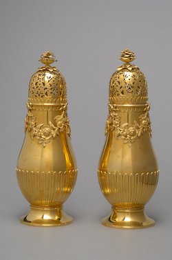 Zuckerstreuer aus dem Surtout des Herzogs Karl Alexander von Lothringen