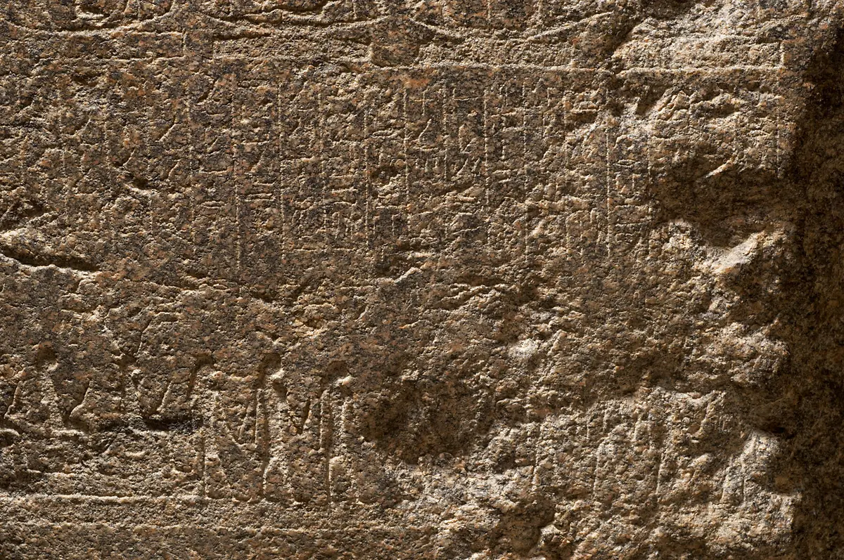 Unterteil des Sarkophags des In-her-nechet