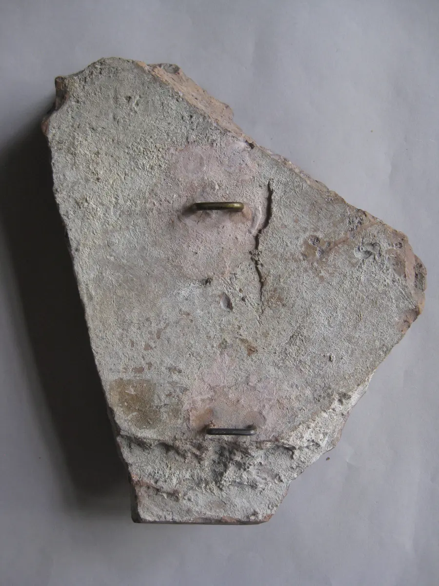 Fragment einer Sima: Löwengreif, in Ranken übergehend