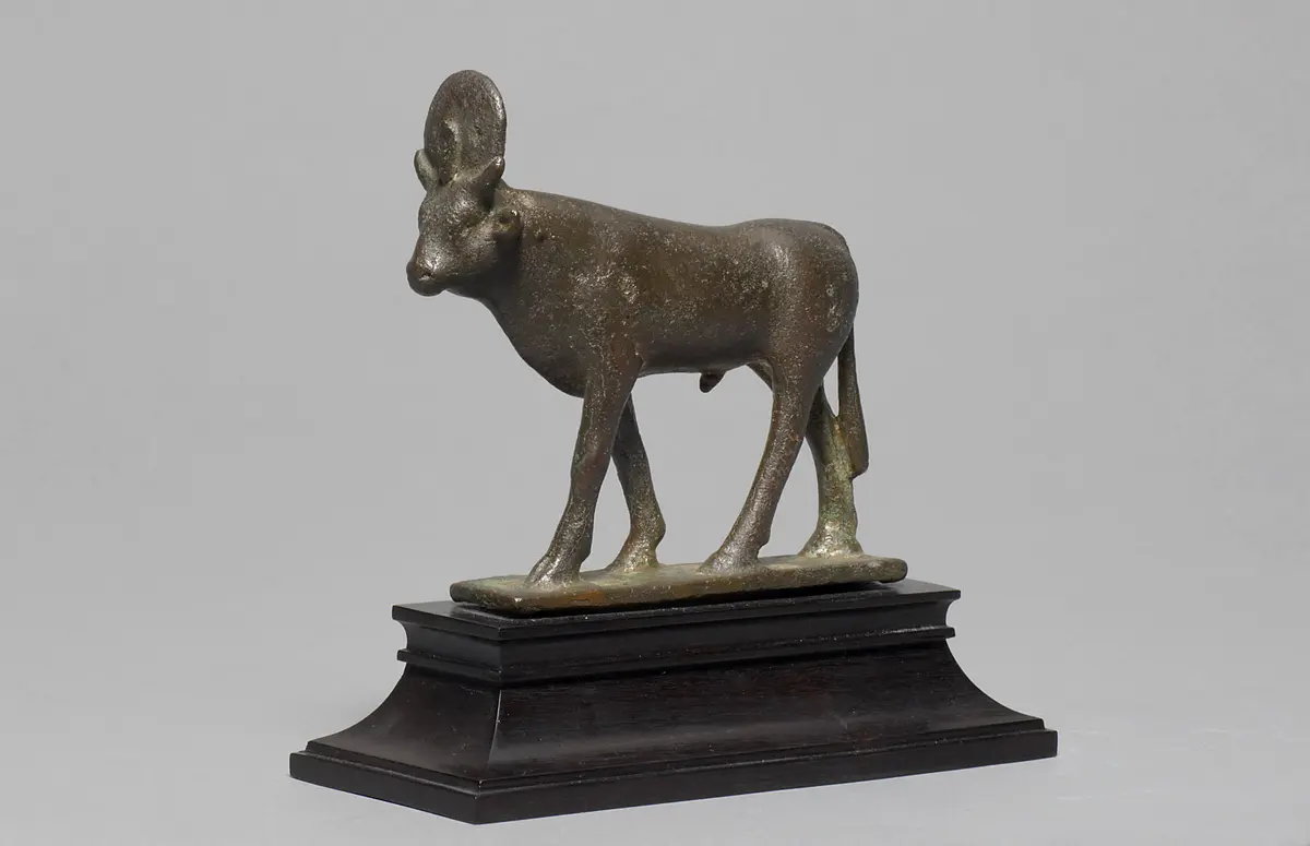 Schreitender Apis-Stier