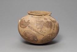 Topf mit Spiralbemalung
