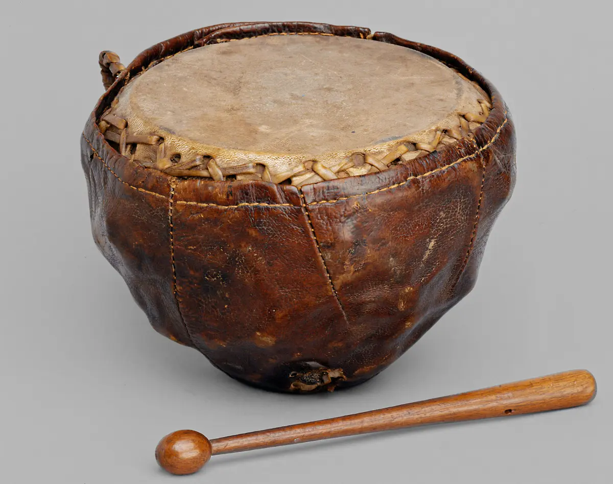 Kesselpauke mit Hülle (Handpauke)