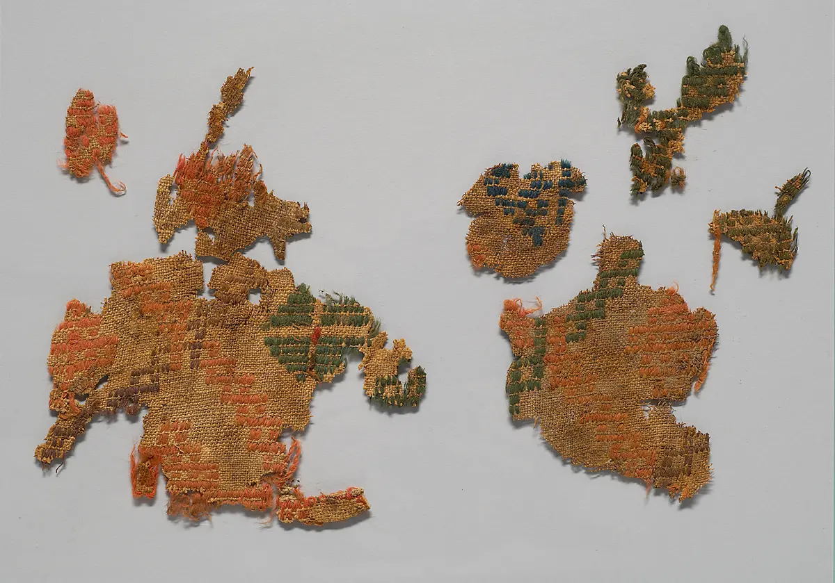 Fragmente eines Kleides