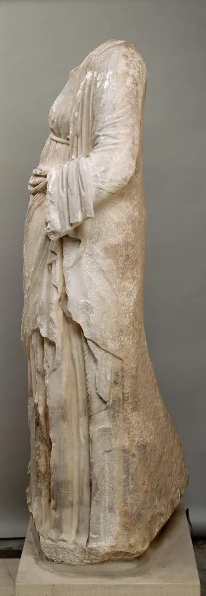 Torso einer weiblichen Gewandstatue