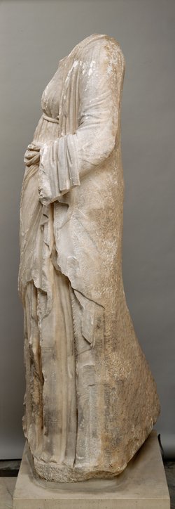 Torso einer weiblichen Gewandstatue