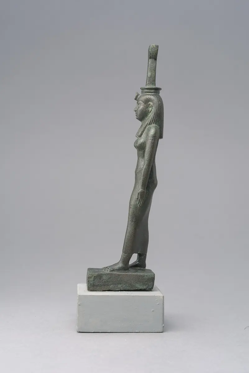 Göttin Nephthys, schreitend