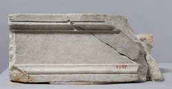 Statuenbasis des L. C. Phrugianos