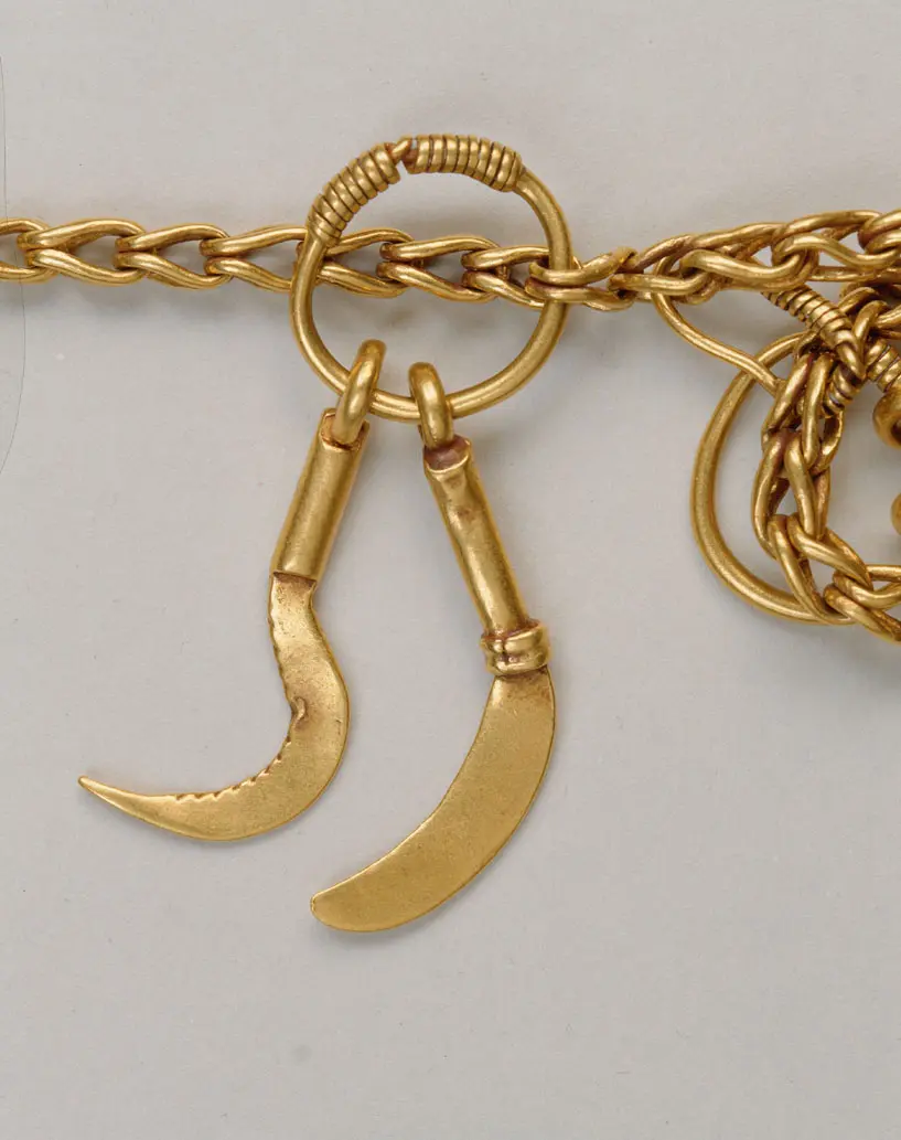 Goldkette mit 52 Anhängern