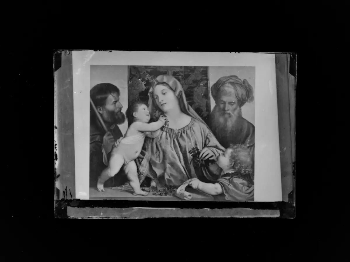 Kirschenmadonna (Links hl. Joseph, rechts Johannesknabe und hl. Zacharias)
