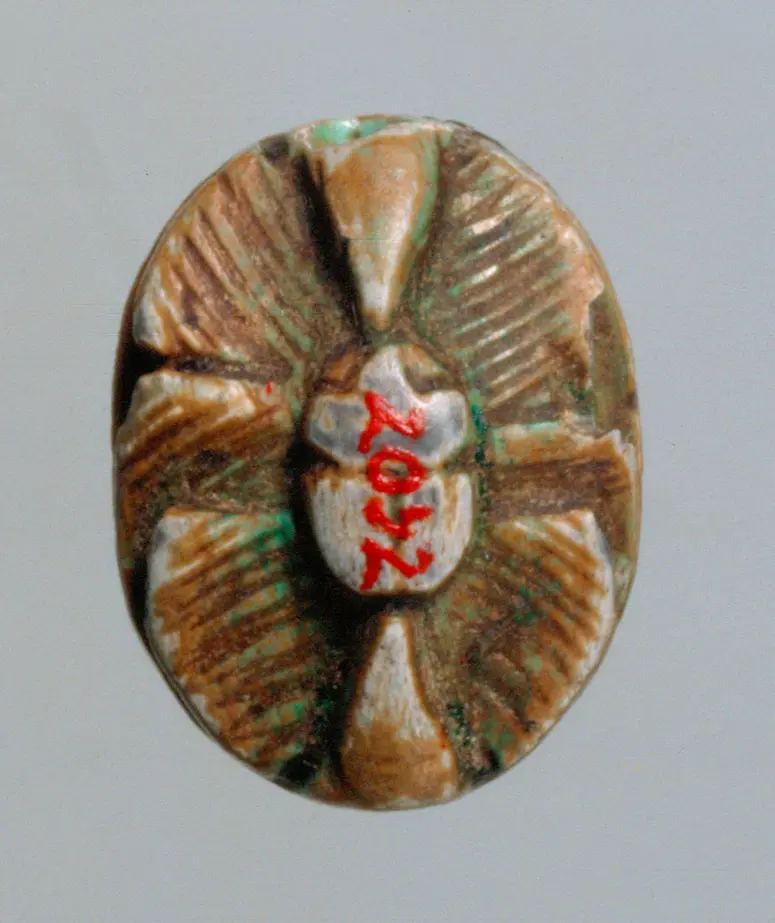 Skarabäus mit dem Namen des Königs Thutmosis III.