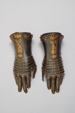 Ein Paar Fingerhandschuhe der Goldtauschierten Garnitur