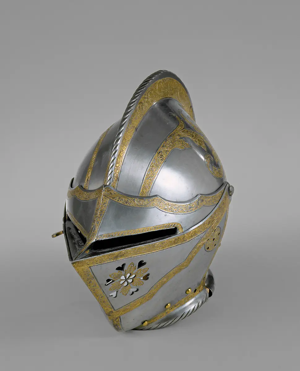 Geschlossener Helm aus einer kleinen Garnitur