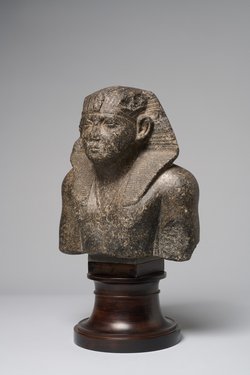 Oberteil einer Königsstatue (Sesostris II.?)