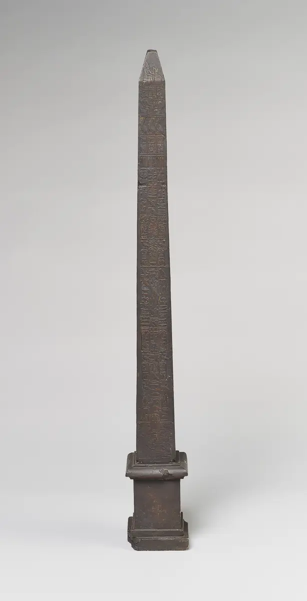 Miniaturnachbildung eines Obelisken von Sethos I. und Ramses II. aus Heliopolis