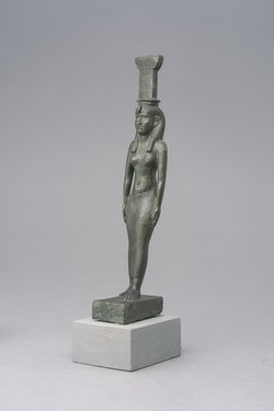 Göttin Nephthys, schreitend