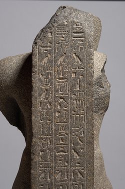 Fragmentierte Statue des Cha-em-waset