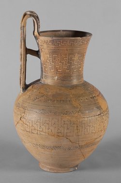Steinböcke und geometrischer Dekor