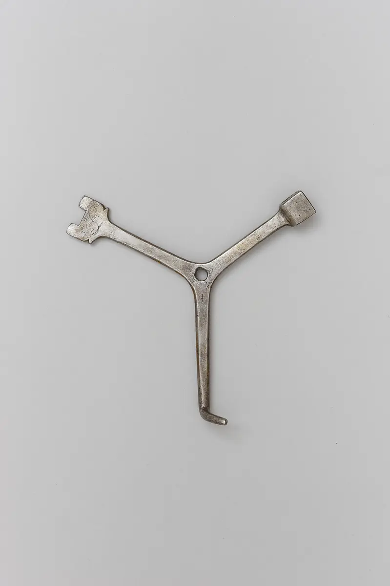 Spanner for a jousting armour