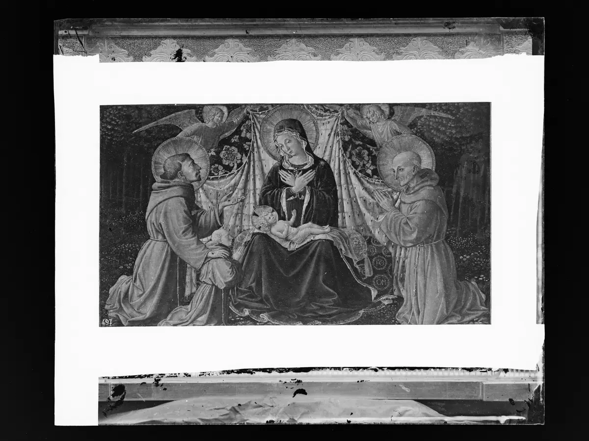 Maria mit Kind, Hl. Franziskus, dem Stifter Fra Jacopo da Montefalco (links) und Hl. Bernardin von Siena (rechts)