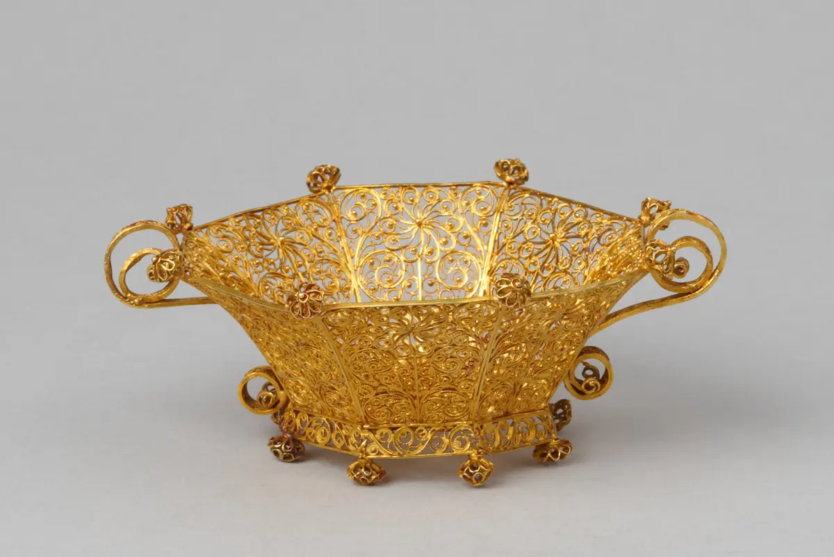 Körbchen aus Goldfiligran