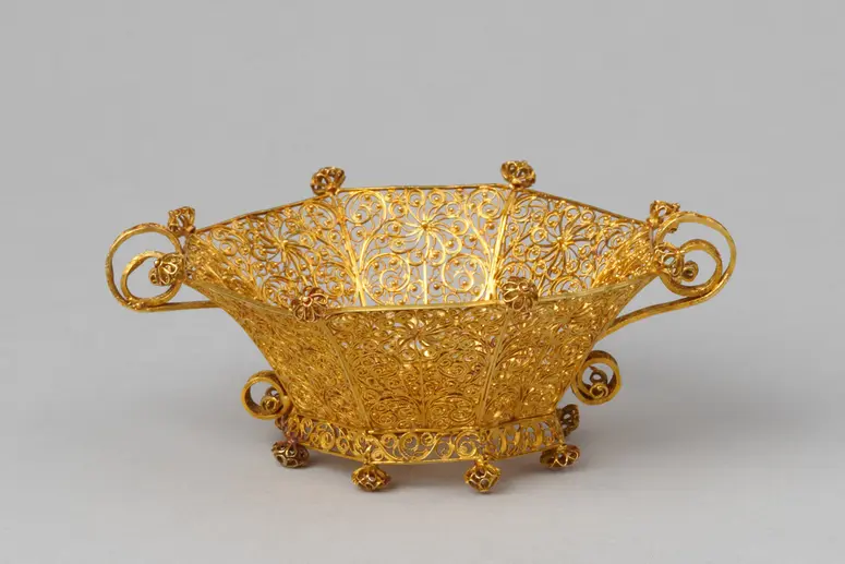 Körbchen aus Goldfiligran