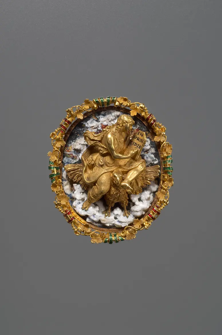 Hutmedaillon mit hl. Johannes Evangelist