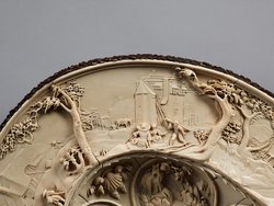 Prunkschale aus Elfenbein mit ländlichen Szenen, Landschaften und Adam und Eva