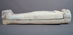Mumienförmiger Sarg des Djed-bastet-inek-su