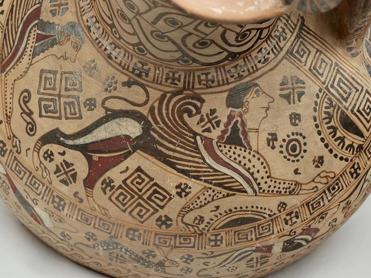 Tierfriese mit Sphinx und Greifen, Hunde und Hasen