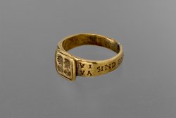 Fingerring mit Gravur: Doppelporträt und Inschrift