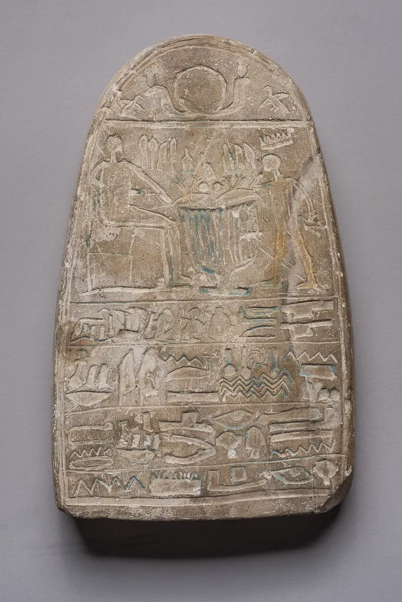 Stele mit Fantasieinschrift