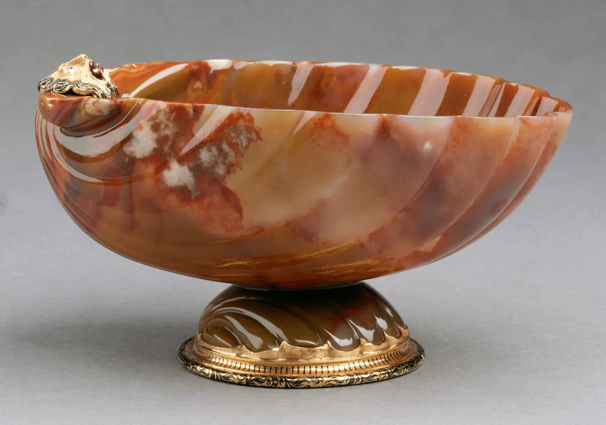 Shell-shaped Bowl
